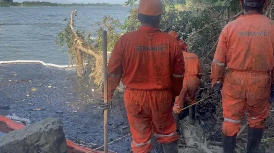 Limpieza por derrames de hidrocarburos en cuerpos de agua